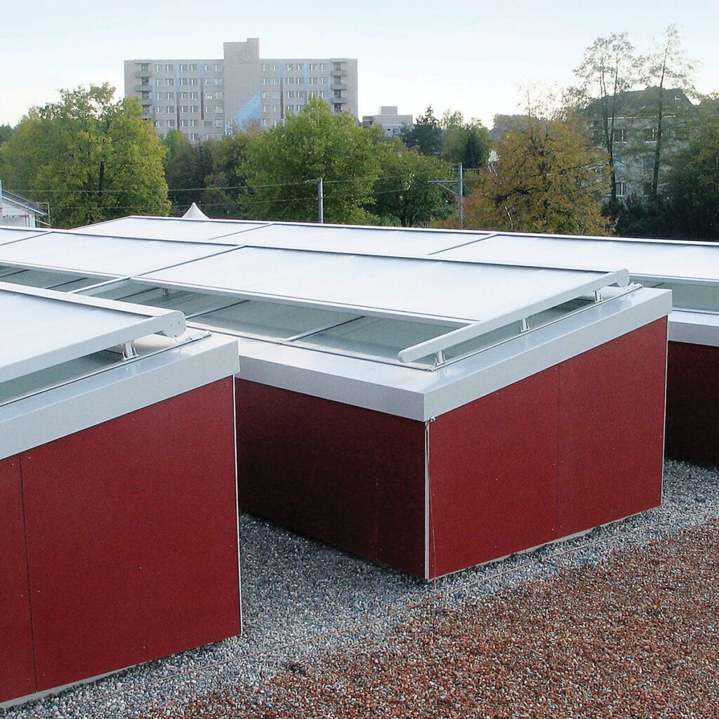 Instalação da cobertura retrátil Airomatic em claraboias