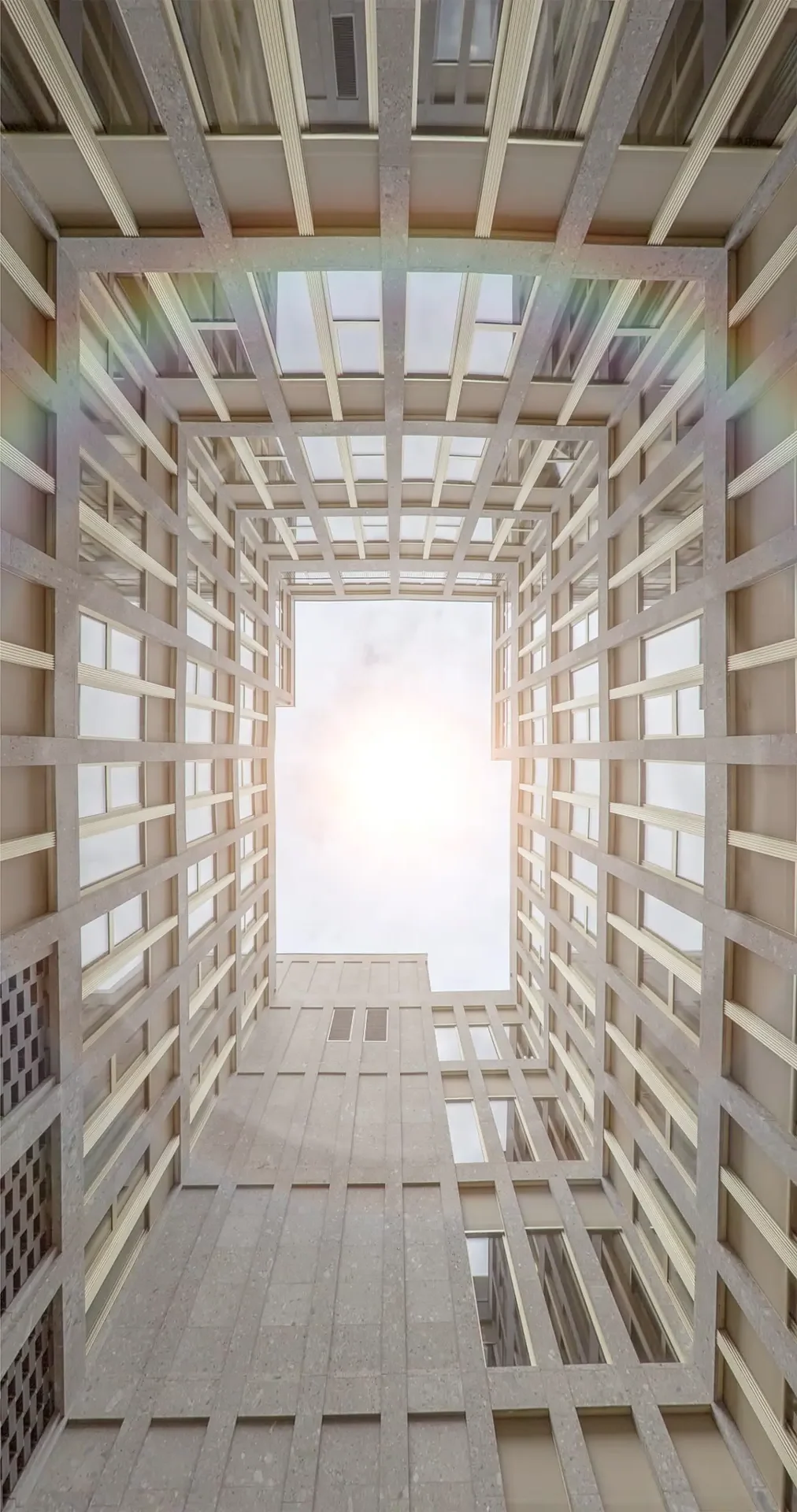 Estrutura arquitetônica moderna destacando possibilidades de uso de produtos sob medida oferecidos pela Copato