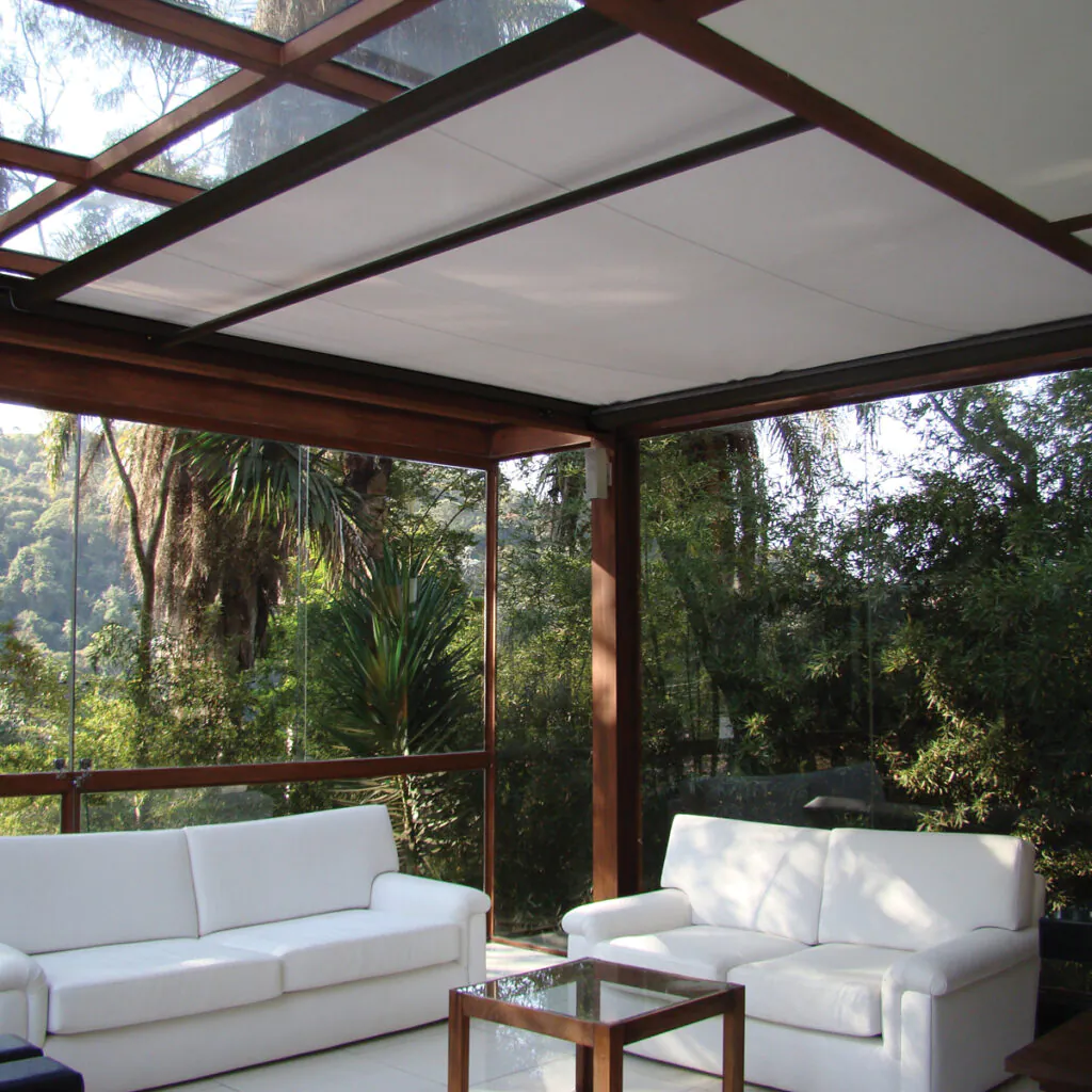 Cobertura retrátil Airomatic instalada internamente