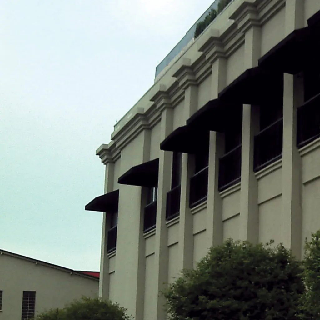 Toldos Coloniais: proteção fixa com charme e identidade marcante