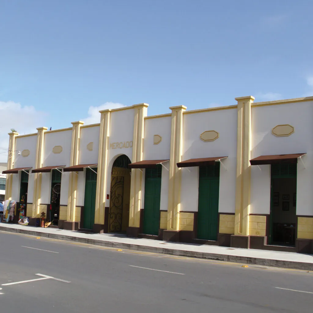 Por sua identidade marcante, os toldos coloniais são uma opção excelente para marcar visualmente as construções