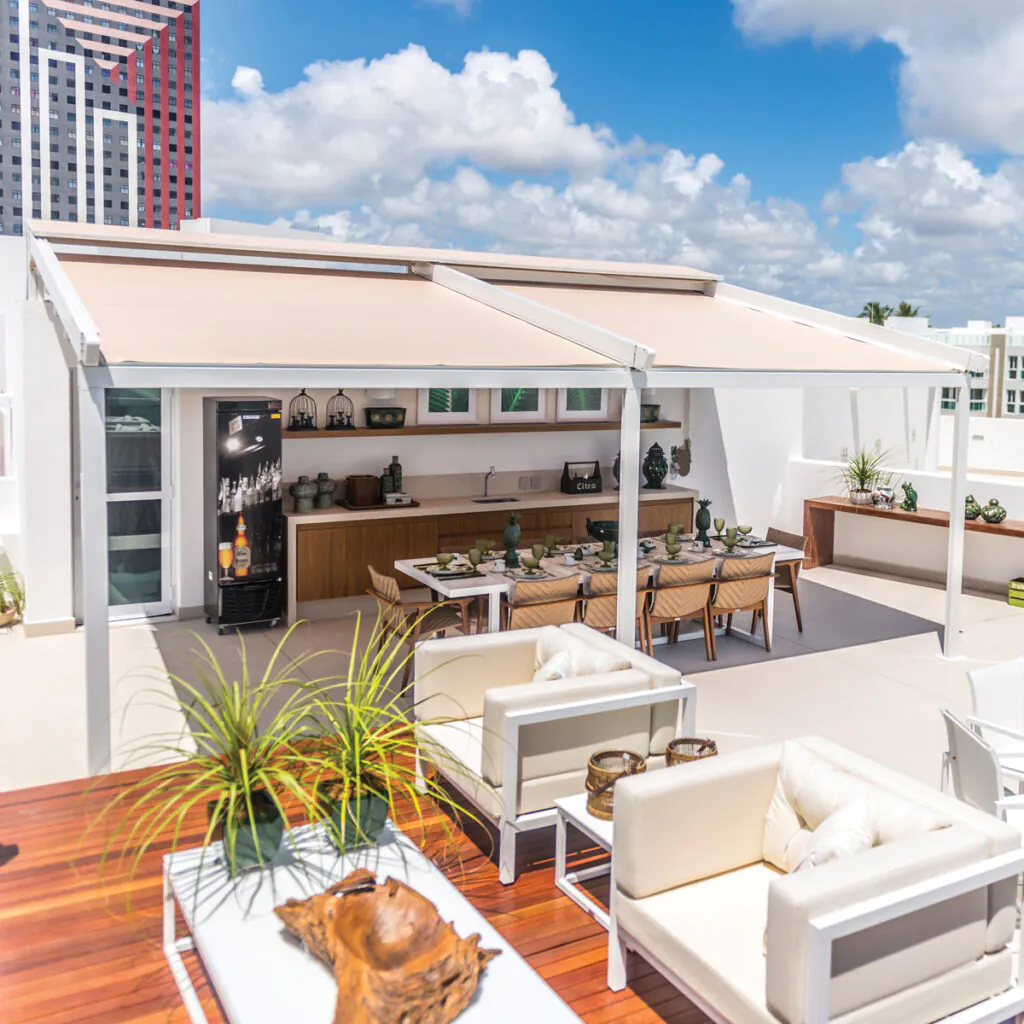 Folding Pergola: cobertura retrátil de alto desempenho, ideal para transformar áreas externas em ambientes sofisticados, duráveis e totalmente protegidos.