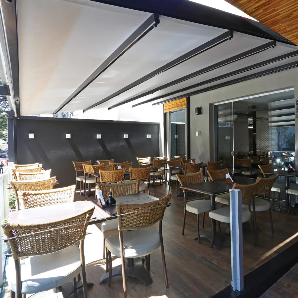 Maior faturamento em restaurantes com o uso de coberturas retráteis