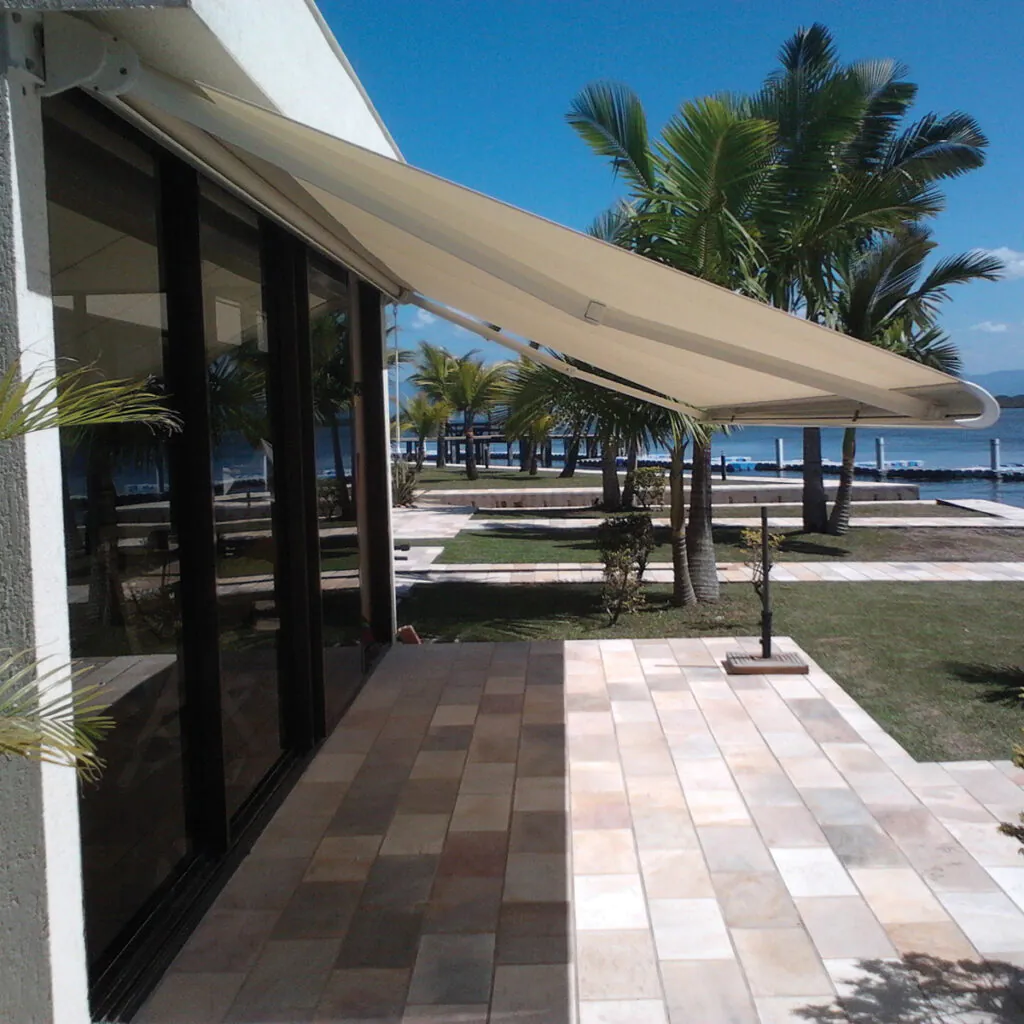 Os toldos com box são especialmente adequados para áreas litorâneas