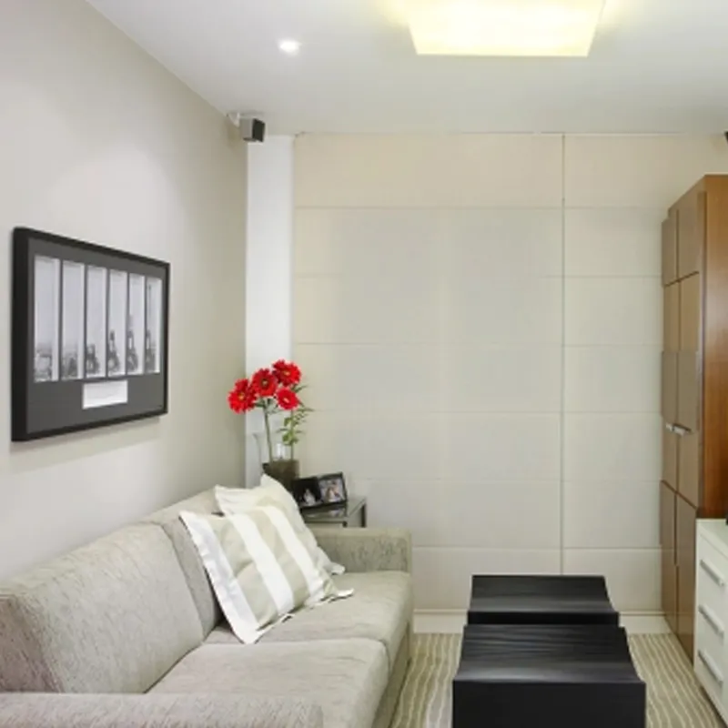 Cortina romana instalada com caimento perfeito e estética minimalista