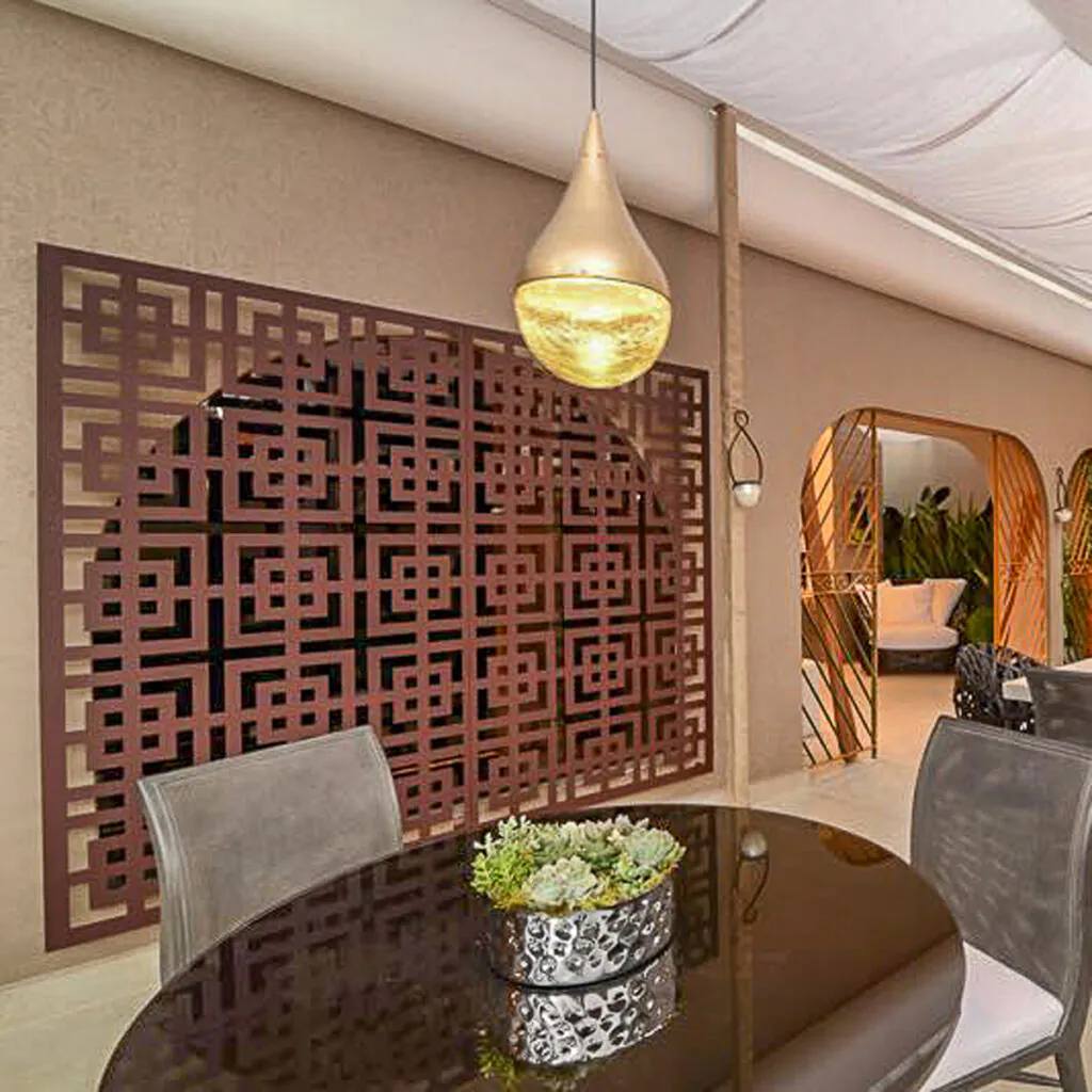 Os painéis arquitetônicos decorativos podem ser usados para ocultar elementos indesejados de forma estética