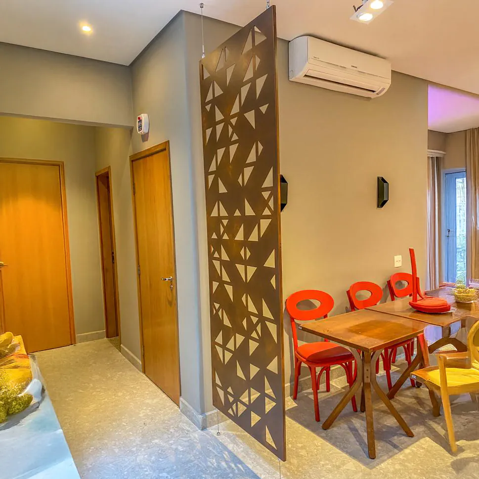 Painel arquitetônico usado para dividir ambientes de forma leve