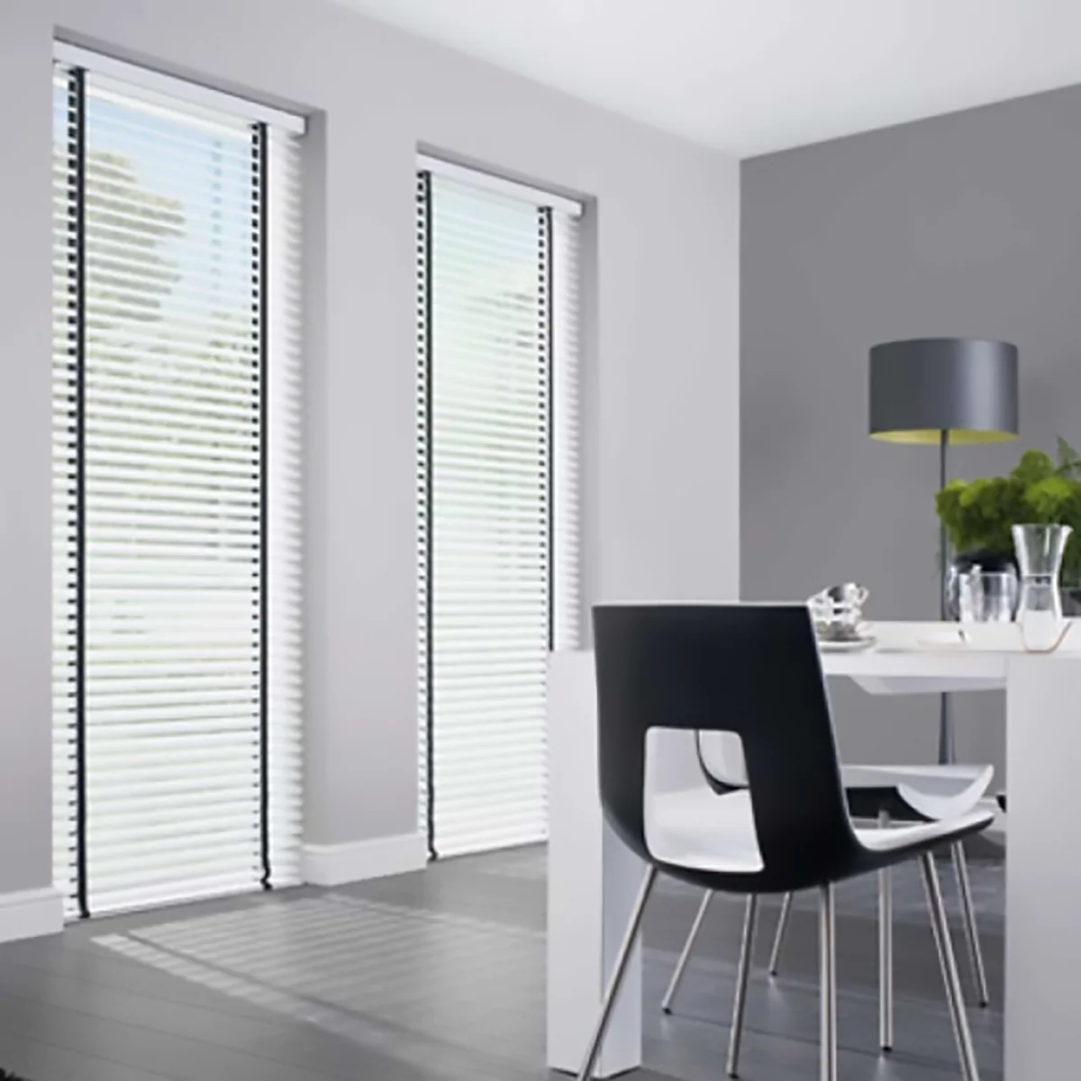 Persianas horizontais Copato em ambiente interno com design clean em Curitiba