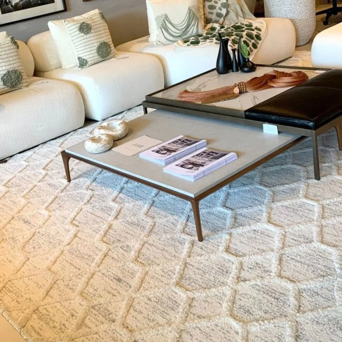 Tapete personalizado sob medida com padrão geométrico texturizado e estilo contemporâneo